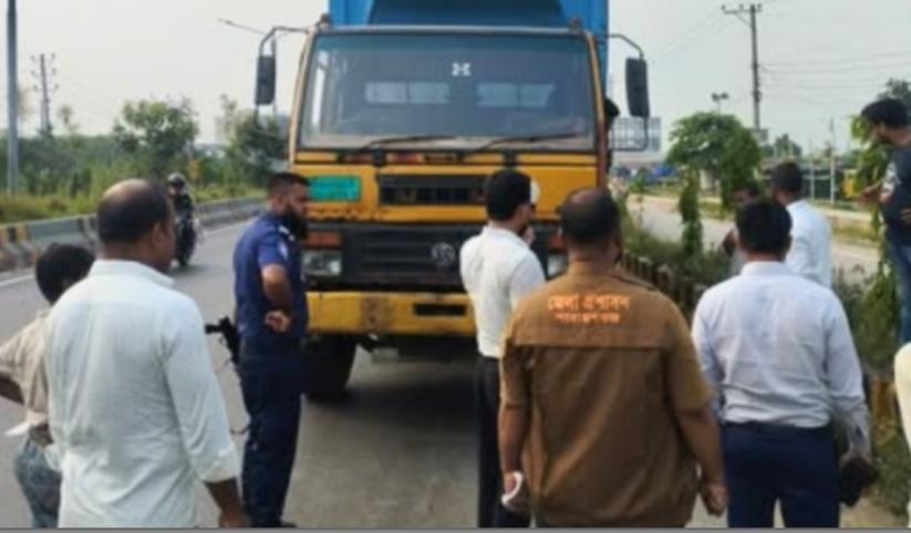 নারায়ণগঞ্জে শব্দ দূষণবিরোধী অভিযান: ৪ যানবাহনকে জরিমানা, হর্ন জব্দ